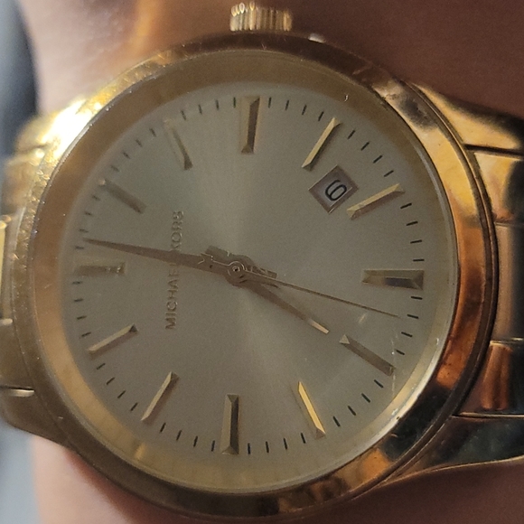 Gold Michael Kors watch - Picture 6 of 8